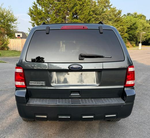 Photo of 2008 Gray Ford Escape