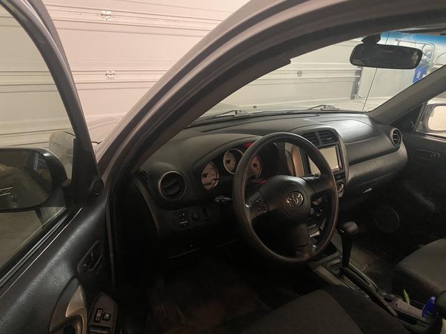 Photo of 2004 Silver Toyota RAV4