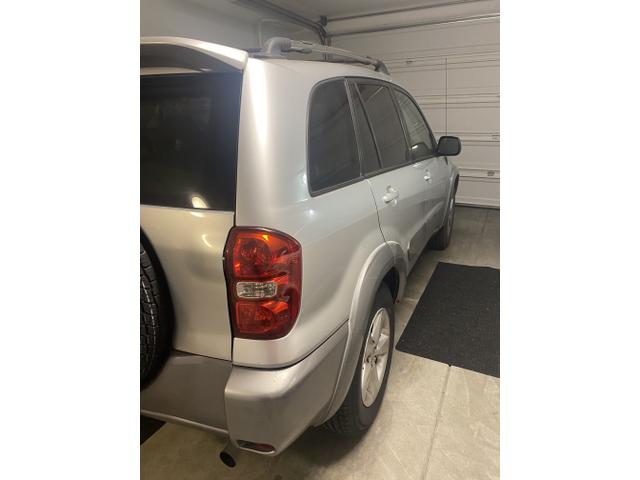 Photo of 2004 Silver Toyota RAV4