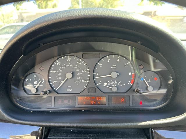 Photo of 2003 Blue BMW 325