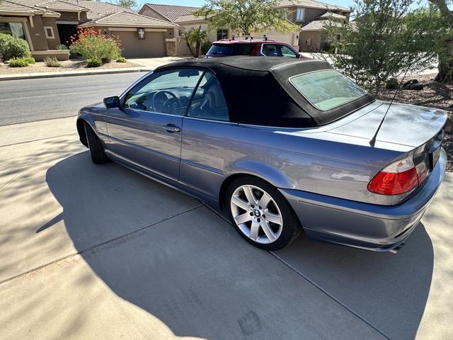Photo of 2003 Blue BMW 325