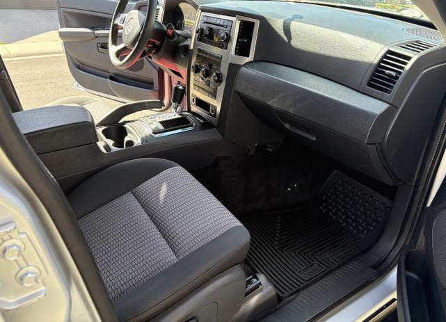 Photo of 2008 Silver Jeep Grand Cherokee