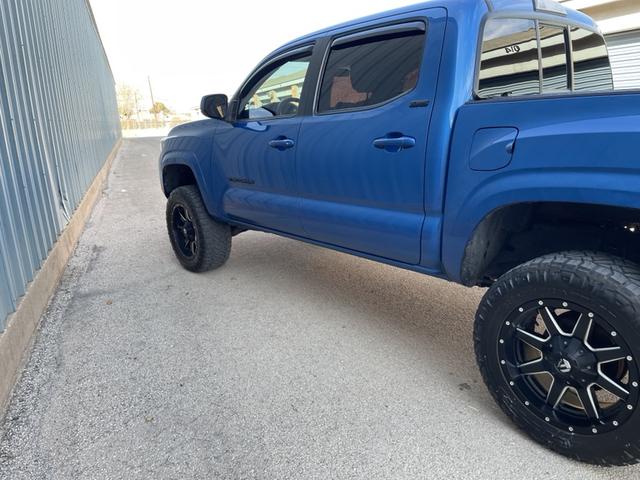 Photo of 2016 Blue Toyota Tacoma