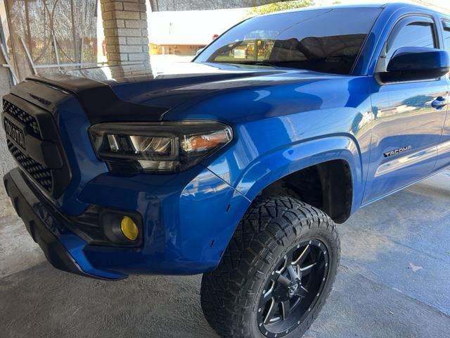 Photo of 2016 Blue Toyota Tacoma