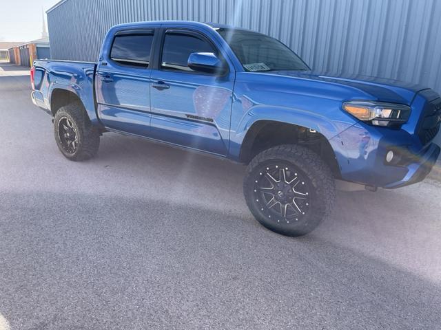 Photo of 2016 Blue Toyota Tacoma
