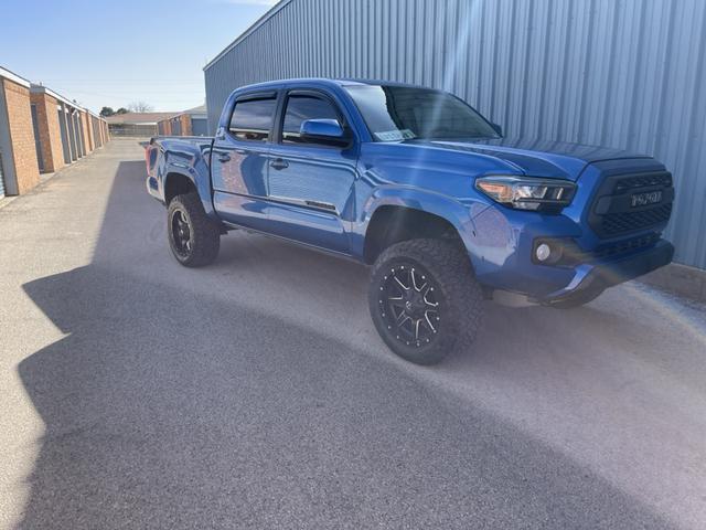 Photo of 2016 Blue Toyota Tacoma