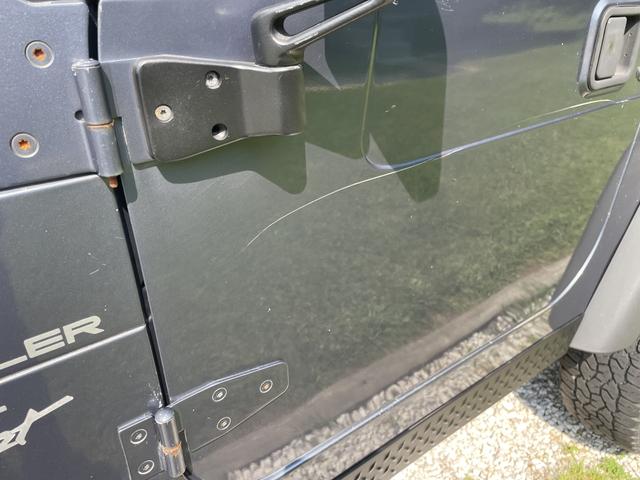 Photo of 2001 Blue Jeep Wrangler
