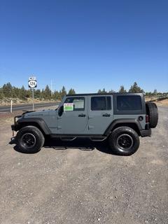 Photo of 2014 Gray Jeep Wrangler Unlimited