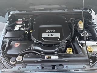 Photo of 2014 Gray Jeep Wrangler Unlimited