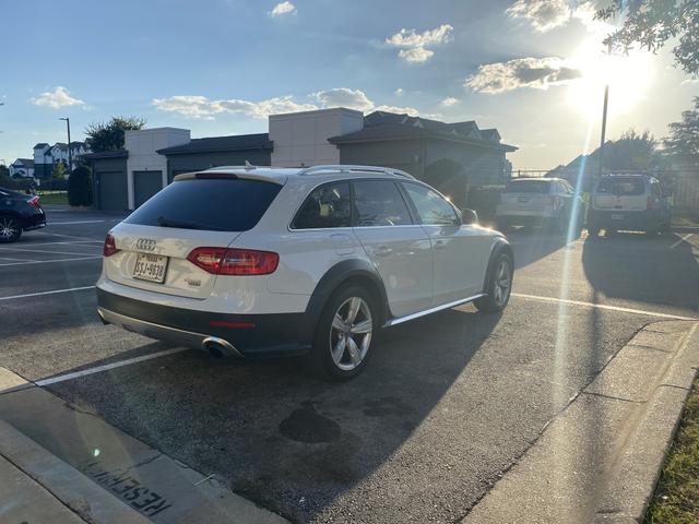 Photo of 2016 White Audi allroad
