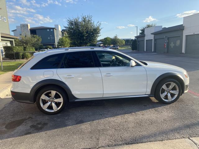Photo of 2016 White Audi allroad
