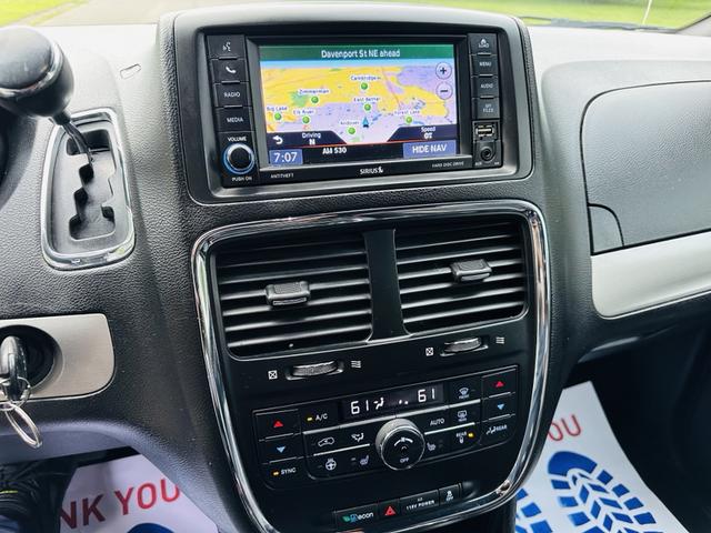 Photo of 2019 White Dodge Grand Caravan