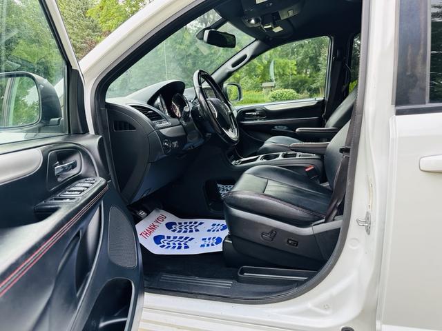 Photo of 2019 White Dodge Grand Caravan