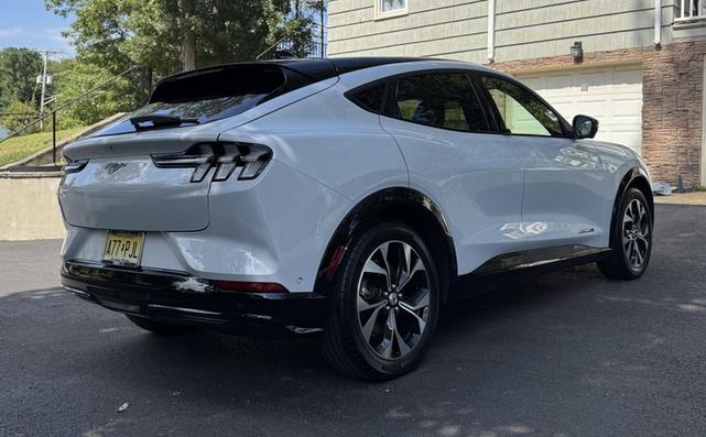 Photo of 2021 White Ford Mustang Mach-E