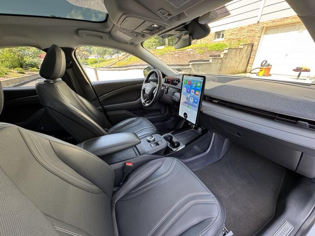 Photo of 2021 White Ford Mustang Mach-E
