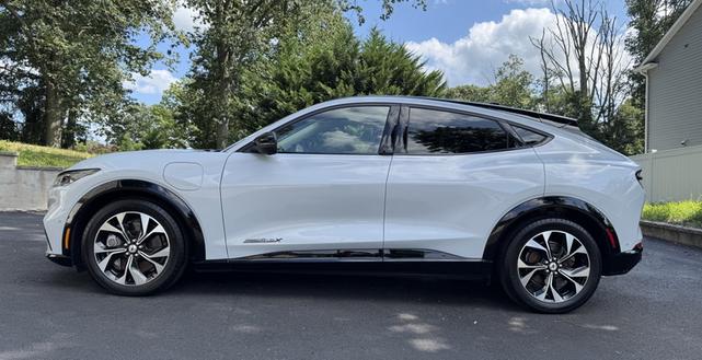 Photo of 2021 White Ford Mustang Mach-E