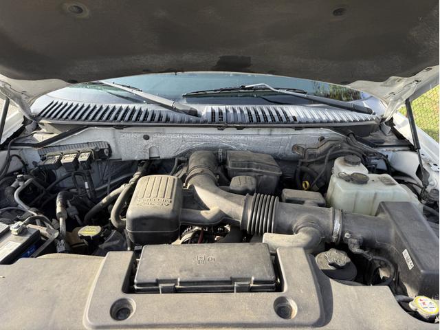 Photo of 2013 White Ford Expedition
