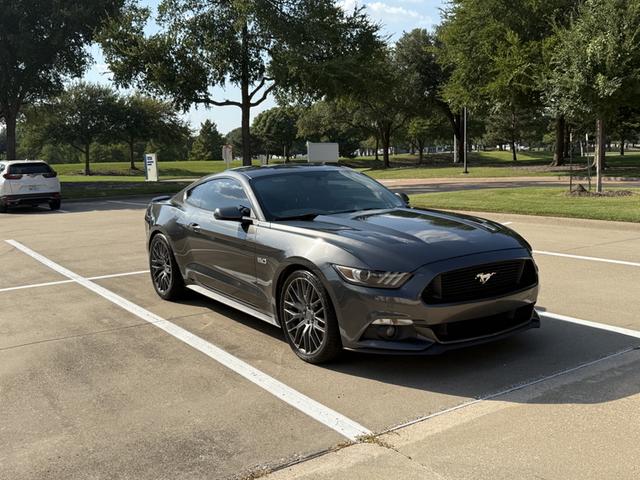 Photo of 2015 Gray Ford Mustang