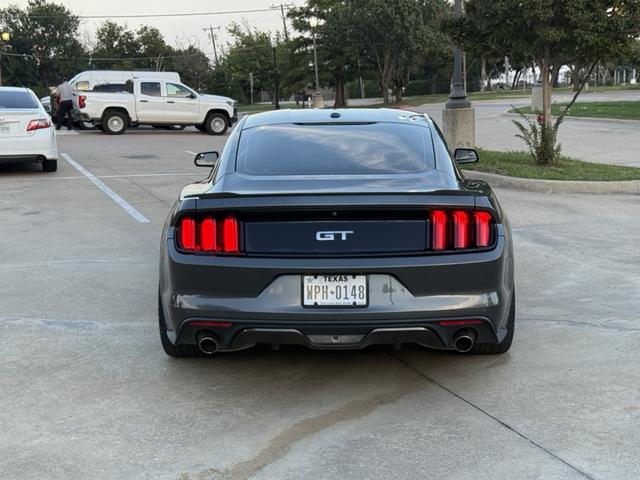 Photo of 2015 Gray Ford Mustang
