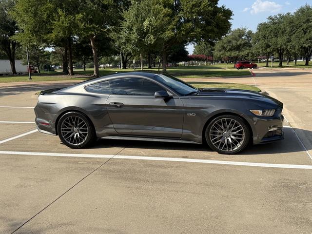 Photo of 2015 Gray Ford Mustang