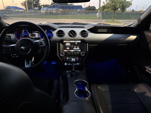 Photo of 2015 Gray Ford Mustang