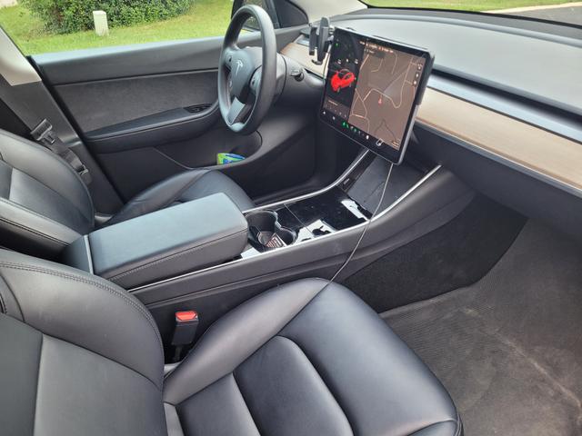 Photo of 2020 Black Tesla Model Y