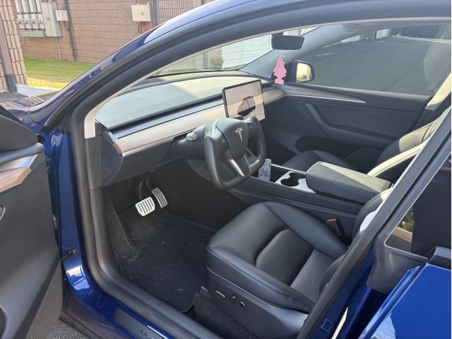 Photo of 2025 Blue Tesla Model Y