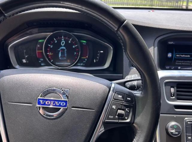 Photo of 2015 Gray Volvo V60
