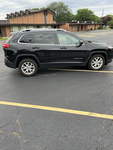 Photo of 2018 Black Jeep Cherokee