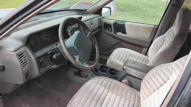 Photo of 1993 Green Jeep Grand Cherokee