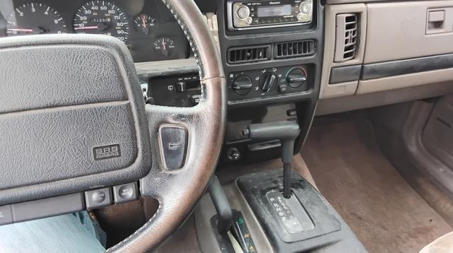 Photo of 1993 Green Jeep Grand Cherokee