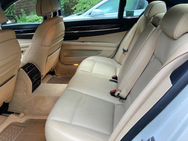 Photo of 2014 White BMW 750