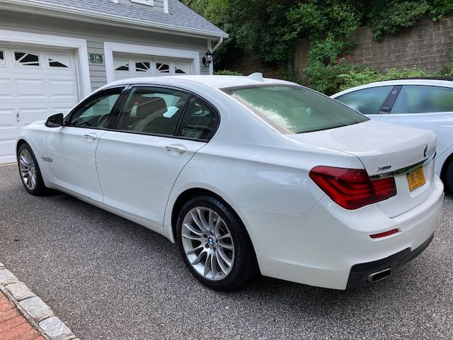 Photo of 2014 White BMW 750