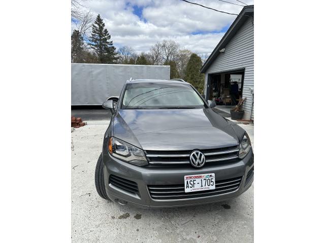 Photo of 2013 Gray Volkswagen Touareg