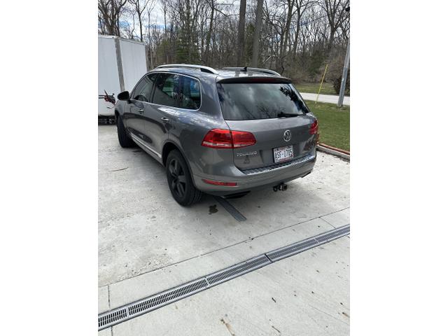 Photo of 2013 Gray Volkswagen Touareg
