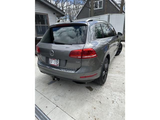 Photo of 2013 Gray Volkswagen Touareg