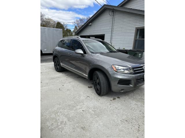 Photo of 2013 Gray Volkswagen Touareg