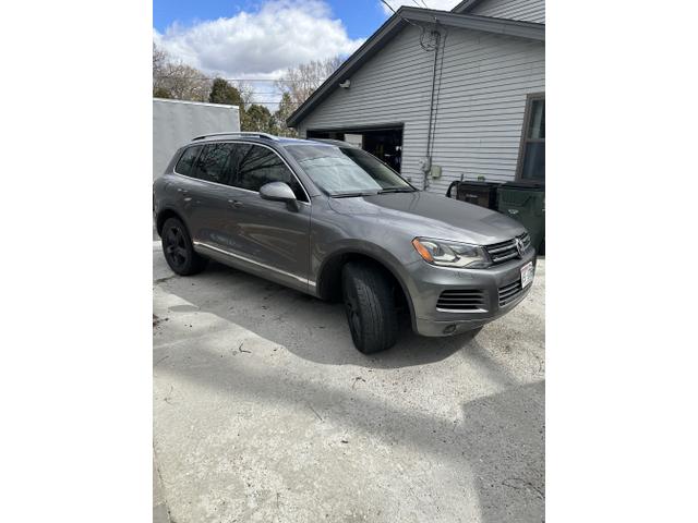 Photo of 2013 Gray Volkswagen Touareg