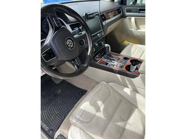 Photo of 2013 Gray Volkswagen Touareg