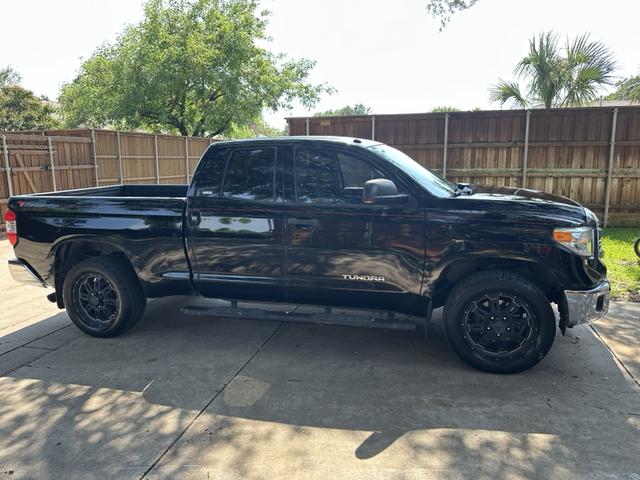 Photo of 2015 Black Toyota Tundra