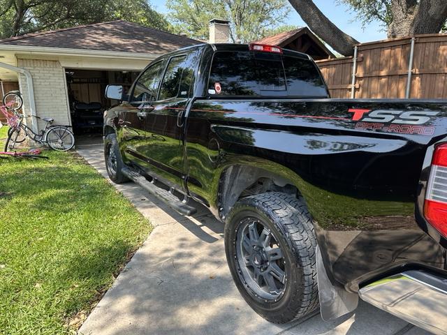 Photo of 2015 Black Toyota Tundra