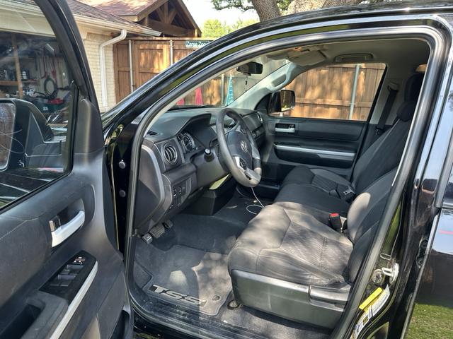 Photo of 2015 Black Toyota Tundra