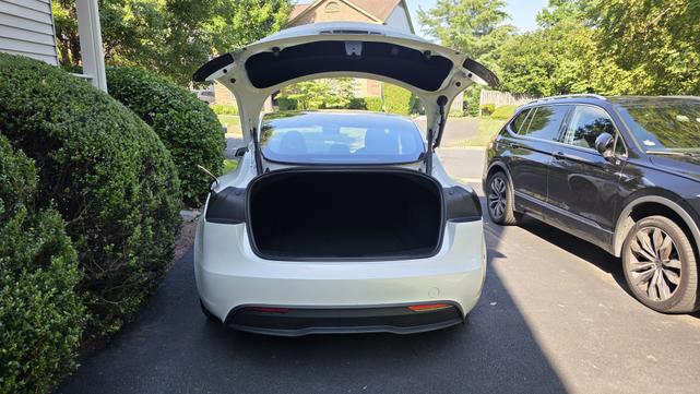 Photo of 2024 White Tesla Model 3