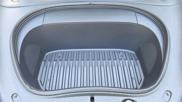 Photo of 2024 White Tesla Model 3