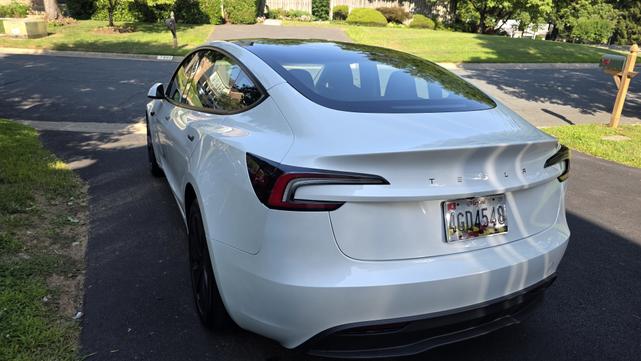 Photo of 2024 White Tesla Model 3