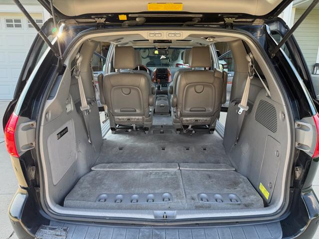 Photo of 2010 Black Toyota Sienna