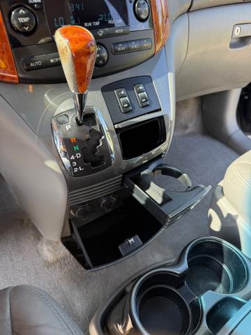 Photo of 2010 Black Toyota Sienna