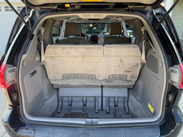Photo of 2010 Black Toyota Sienna