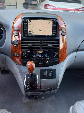 Photo of 2010 Black Toyota Sienna