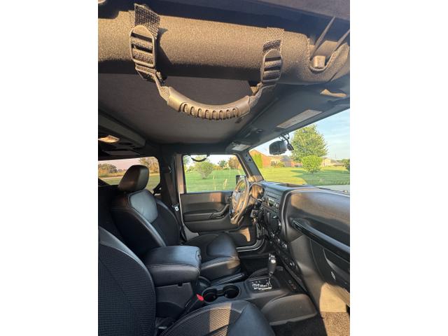 Photo of 2017 Silver Jeep Wrangler